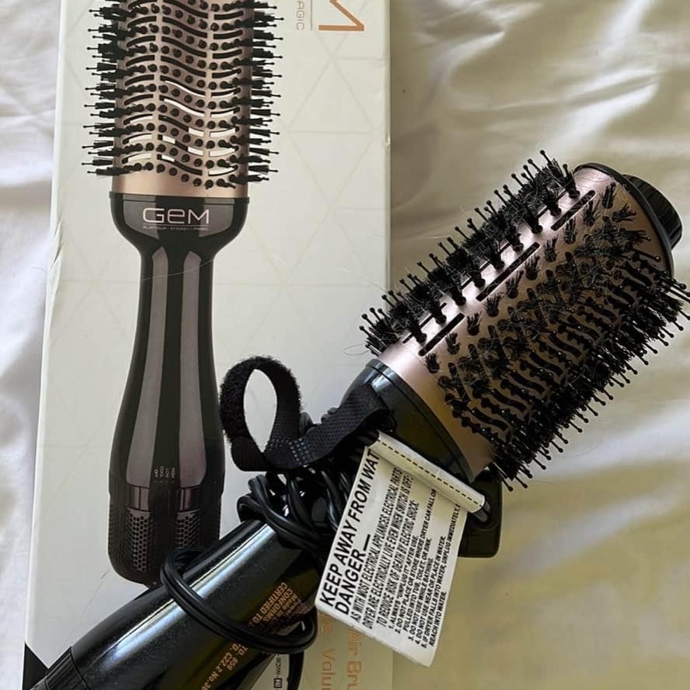 Black and Gold Hair Dryer Brush